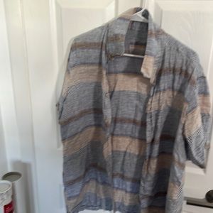 Short sleeve button down